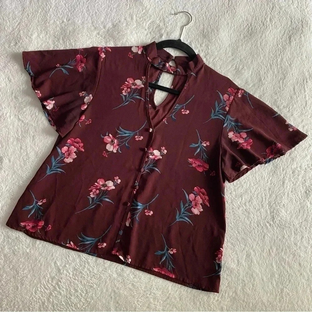Floral Keyhole Top - Picture 2 of 5